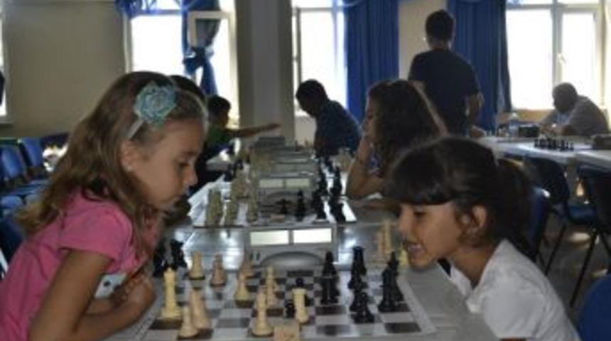 Alaplı'da satran&ccedil; turnuvası d&uuml;zenlendi