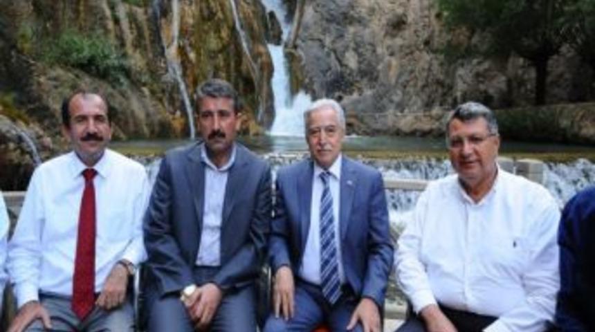 Şelaleyi Gezdiler Birlik Mesajı Verdiler