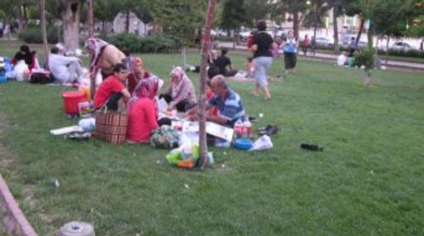 Abdullah G&uuml;l Parkı&rsquo;nda Yemek Keyfi