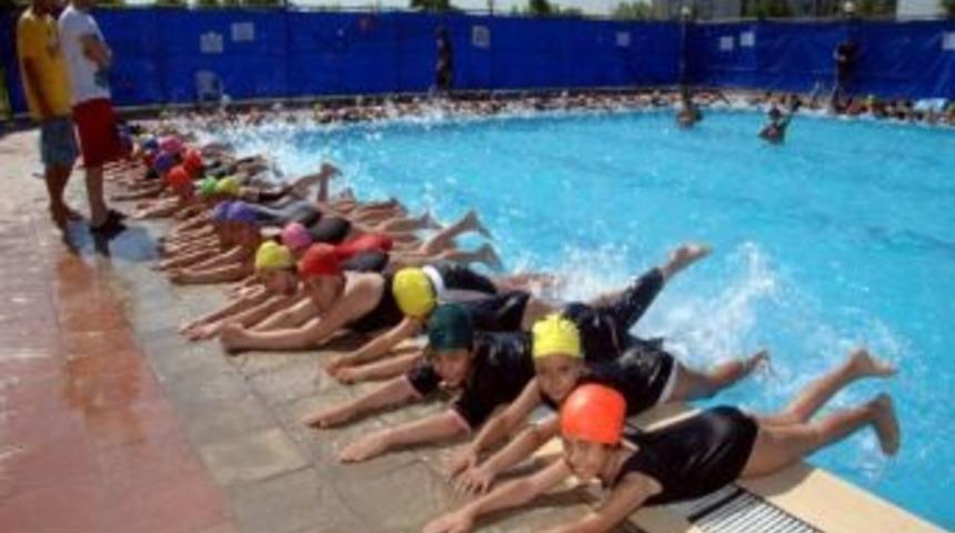 5 Bin &Ccedil;ocuk Y&uuml;zme &Ouml;ğreniyor