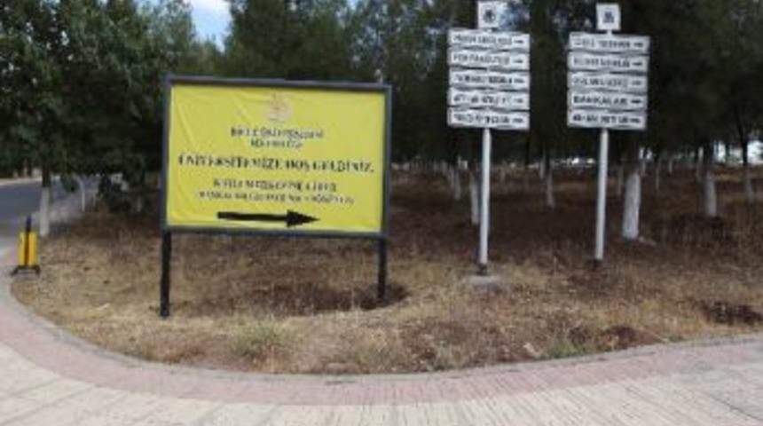 Dicle &Uuml;niversitesi &Ouml;ğrencilerini Otogarda Karşılıyor