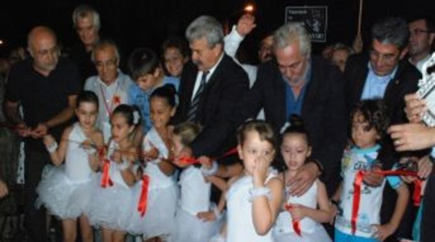 'dikili&rsquo;de Barış Ve Nazım Hikmet G&uuml;nleri'