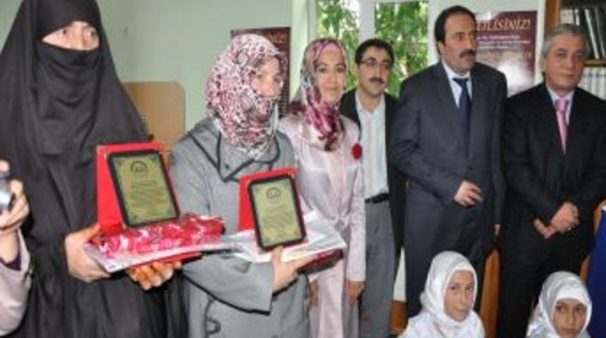 Kur'an&rsquo;a G&ouml;n&uuml;l Veren Mahalleli Camiye Sığmadı