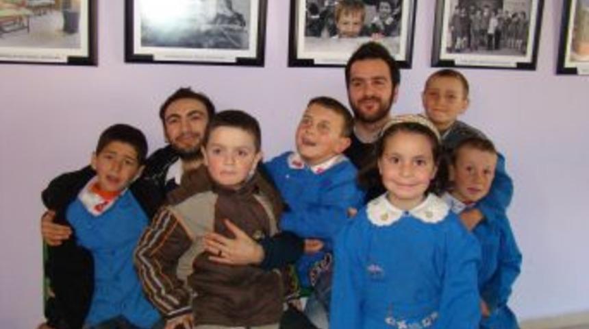 Belediye Hizmet Binasında K&ouml;y Okulları Ve K&ouml;yl&uuml; &Ccedil;ocukları Konu Alan Sergi A&ccedil;ıldı