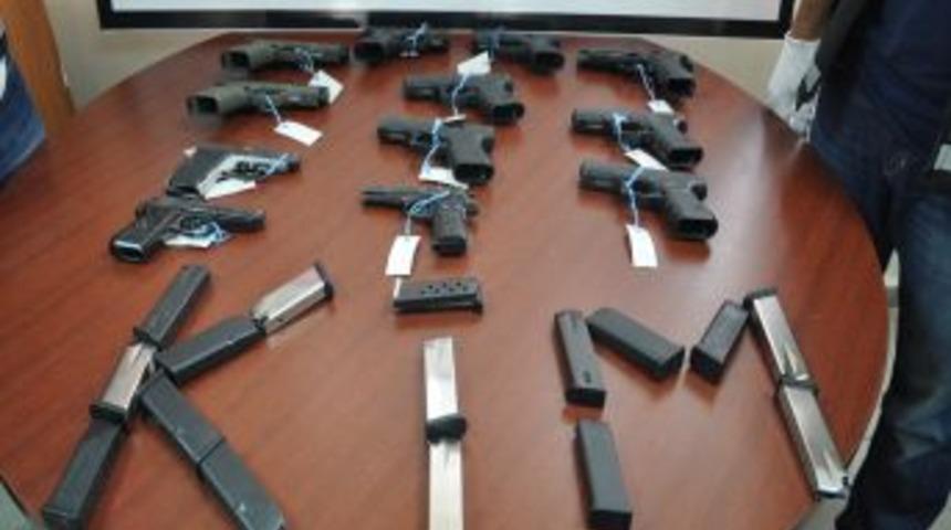 Habur Sınır Kapısı'nda Ka&ccedil;ak Silah Operasyonu