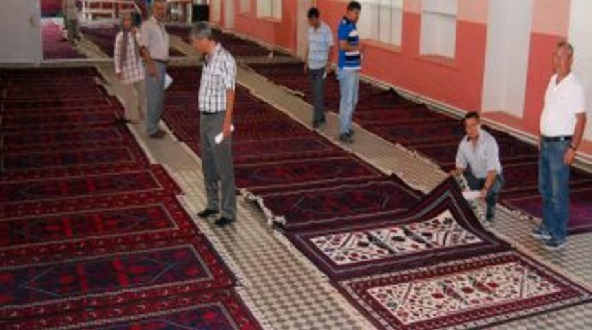 Sındırgı'da En G&uuml;zel Yağcıbedir Halısı Se&ccedil;ildi