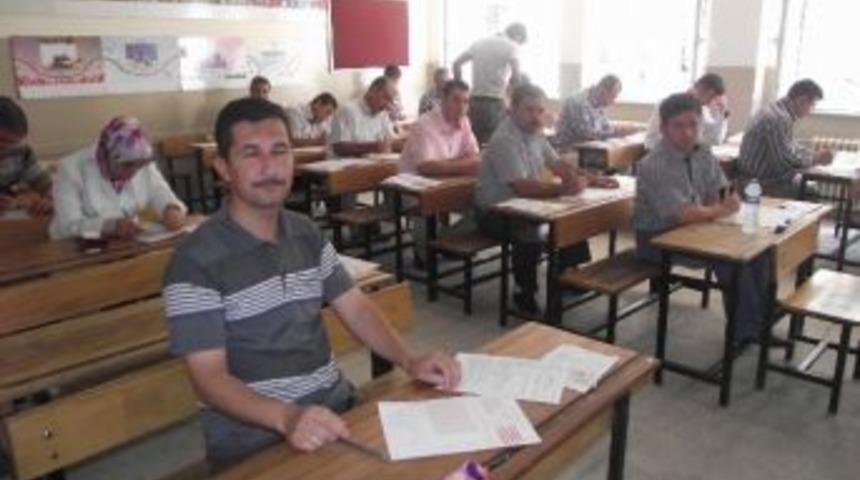 Din G&ouml;revlileri Mesleki Bilgiler Tespit Sınavına Girdi