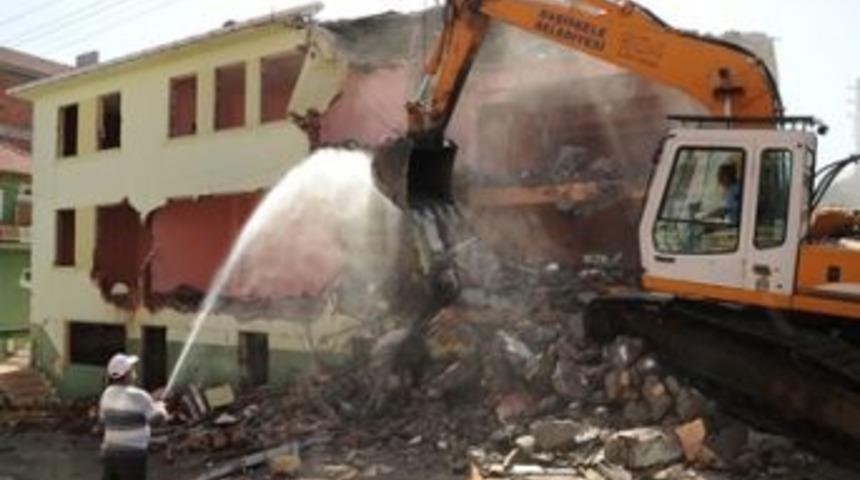 Başiskele&rsquo;de d&ouml;n&uuml;ş&uuml;me eski binadan başlandı