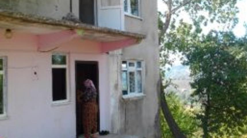 Anteni Tamir Ederken &Ccedil;atıdan D&uuml;şt&uuml;