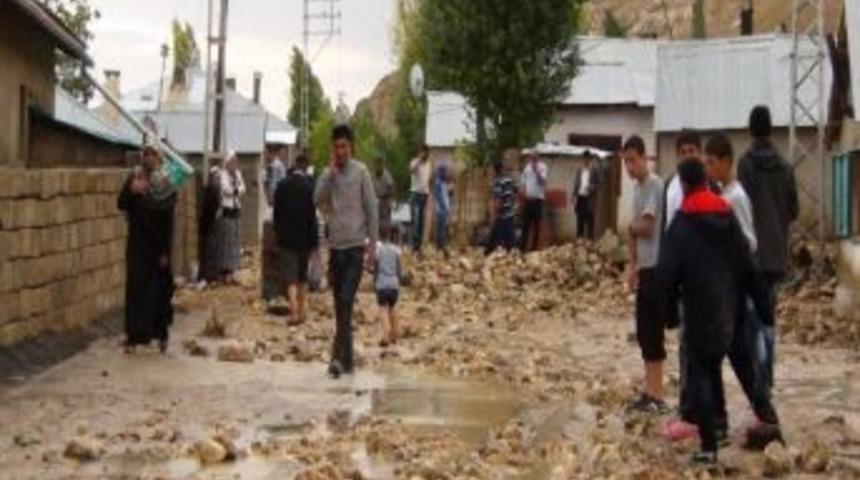 Erciş&rsquo;te Sel, Hayatı Olumsuz Etkiledi