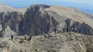 Demirkazık'a tırmanırken kalp krizi geçirdi