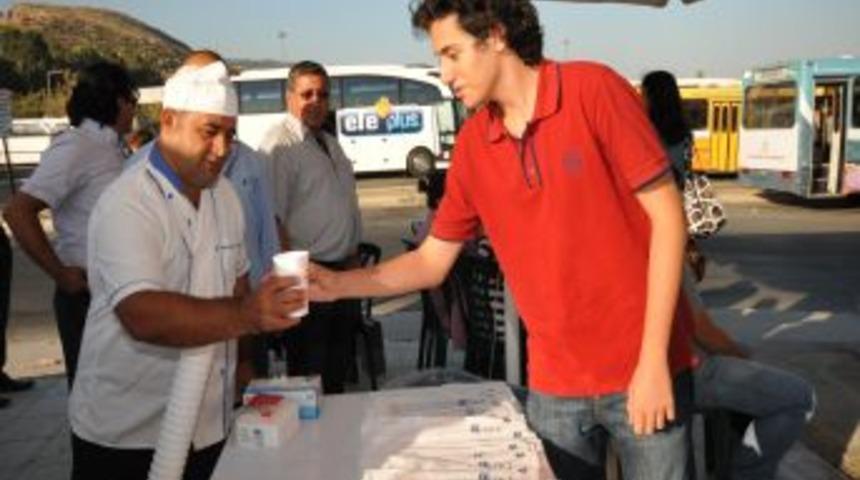 &Uuml;niversite I&ccedil;in Gelen Gen&ccedil;lere 'İzmir Karşılaması'