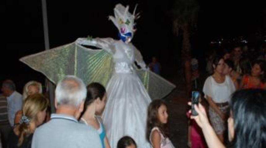 Didim Barış Şenliğinde Sokak Sanatlar At&ouml;lyesi G&ouml;sterisi Beğeni Topladı