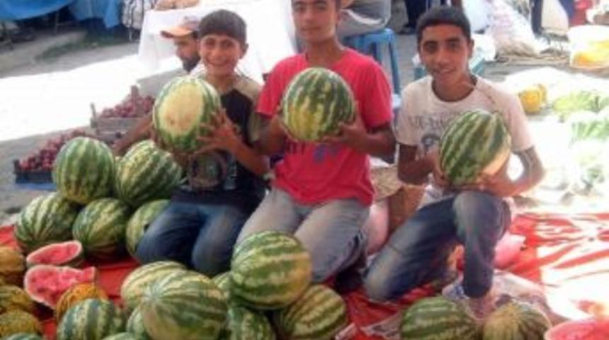 Karpuz Satarak Okul Har&ccedil;lığı Kazanıyorlar