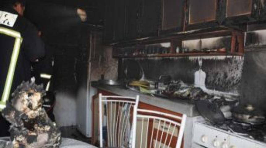 Evlerinde Yangın &Ccedil;ıkan &Ccedil;ift Hastanelik Oldu