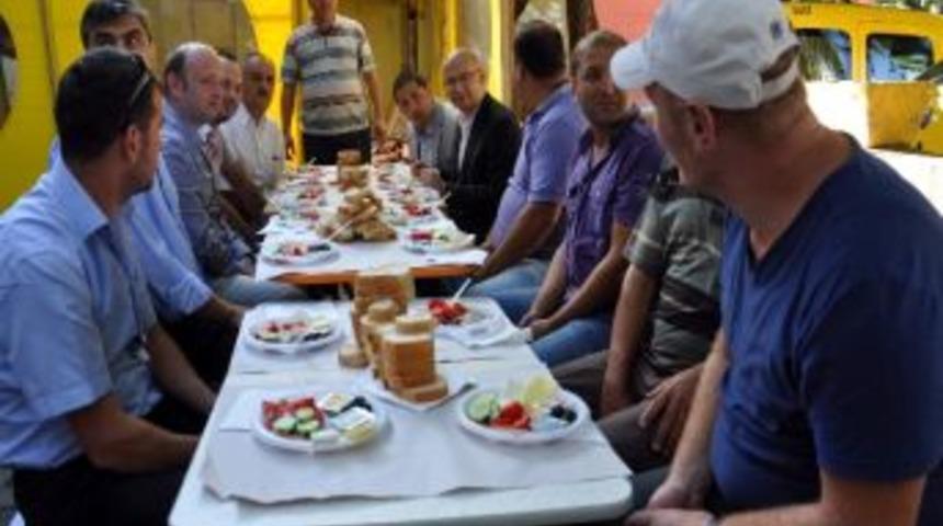 Ak Parti Heyeti Taksiciler İle Buluştu