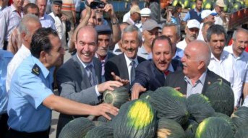 Kazan Kavun Pazarı T&ouml;renle A&ccedil;ıldı