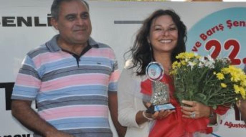 Tiyatro Ve Televizyon D&uuml;nyasının &Uuml;&ccedil; &Ouml;nemli İsmi 22. Aliağa Emek Ve Barış Şenlikleri&rsquo;nde &ldquo;t&uuml;rkiye&rsquo;de Oynanan Tiyatro&rdquo; Konulu S&ouml;yleşide Bir Araya Geldi