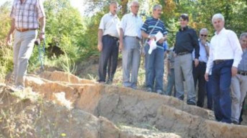 Hilmiye K&ouml;y&uuml;nde Heyelanı &Ouml;nlemek İ&ccedil;in Dere Yatağı Değiştirilecek