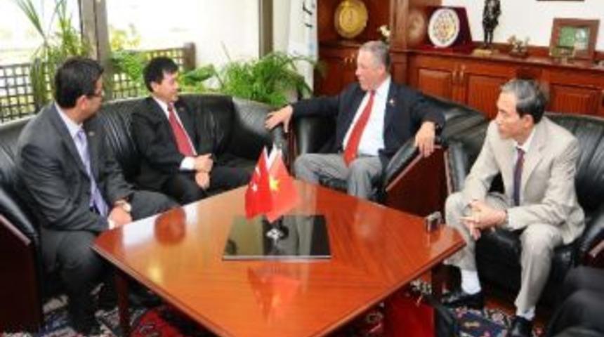 Vietnam B&uuml;y&uuml;kel&ccedil;isi'nden B&uuml;y&uuml;kşehir Başkan Vekili Dr. Sırrı Aydoğan'a Ziyaret