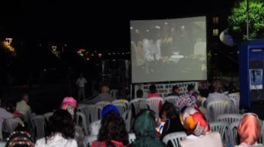 Mamak&rsquo;ta A&ccedil;ık Hava Sinema G&uuml;nleri Başladı