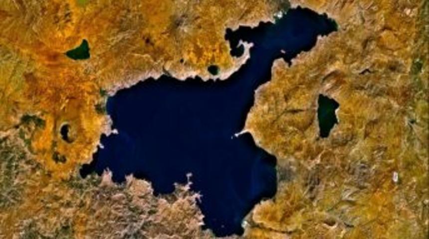 Van G&ouml;l&uuml;, Ge&ccedil;mişteki Ihtişamını Arıyor