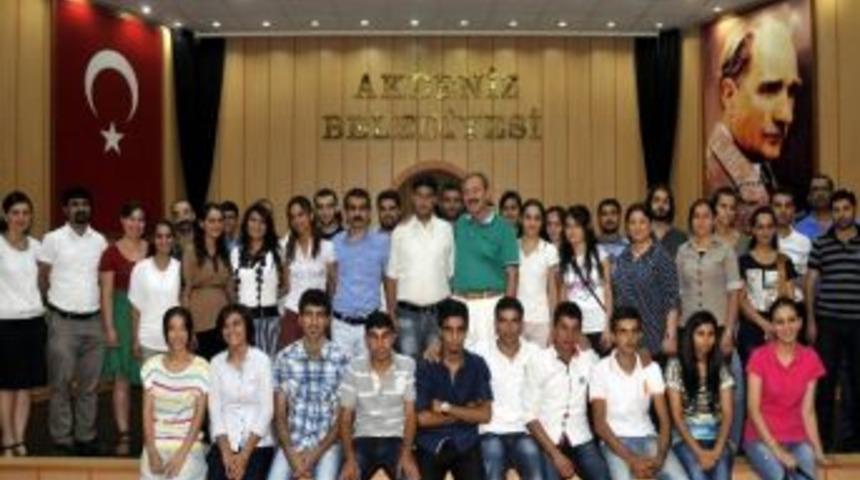 Eğitim Destek Evi &Ouml;ğrencileri Başkan T&uuml;rk'&uuml; Ziyaret Etti
