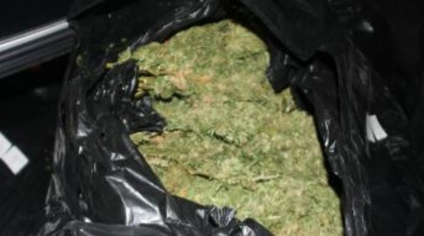 Aksaray'da Otomobilin Bagajından Esrar &Ccedil;ıktı