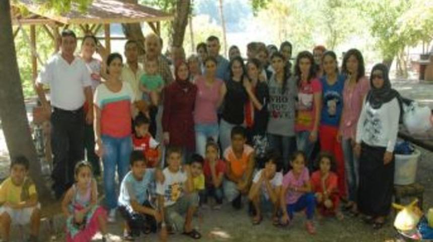 Hem Meslek &Ouml;ğreniyor Hem De Geziyorlar