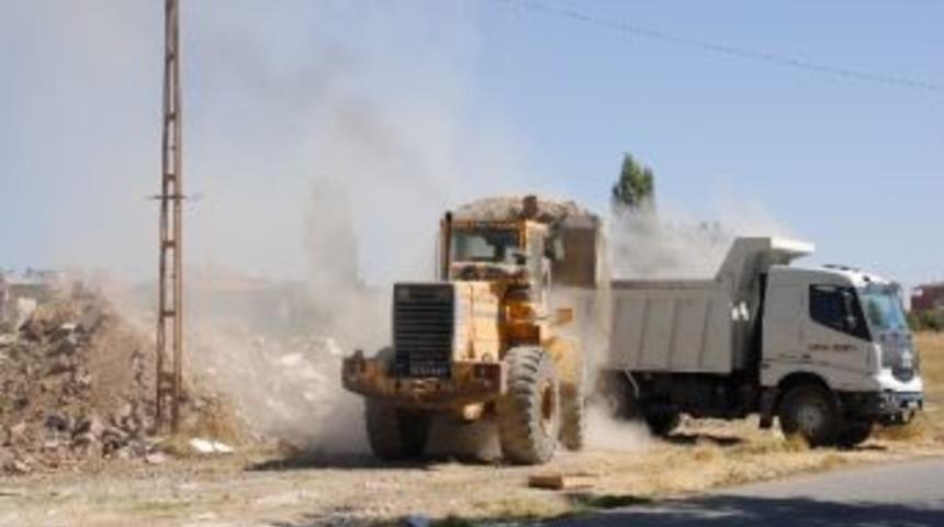 Elbistan'da Şehir Merkezine Hafriyat D&ouml;ken Kamyonculara Bin Tl Ceza