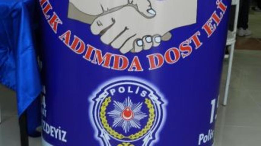 Burdur Polisinden &Ouml;ğrencilere 'dost Eli'