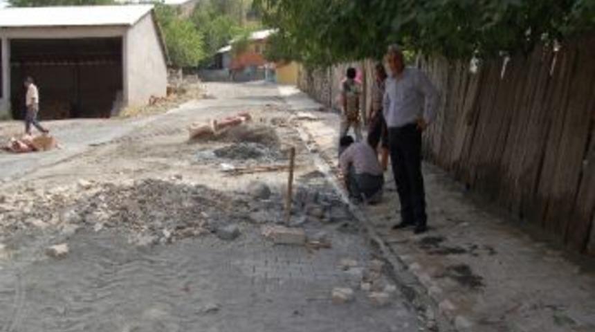 Kiğı&rsquo;da Yol &Ccedil;alışmaları