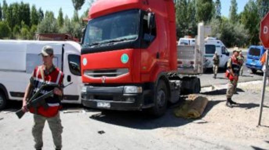 D&uuml;ğ&uuml;n Yolunda Kaza: 1 &Ouml;l&uuml;, 11 Yaralı
