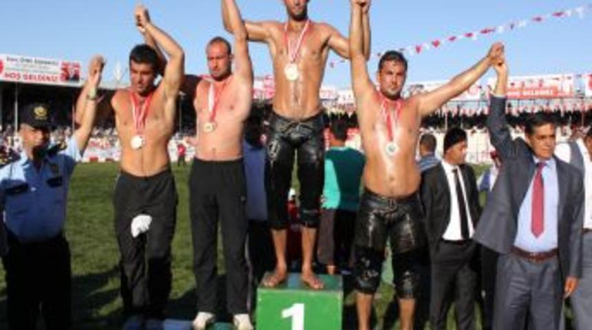 Geleceğin Başpehlivanı Hasan Borucu