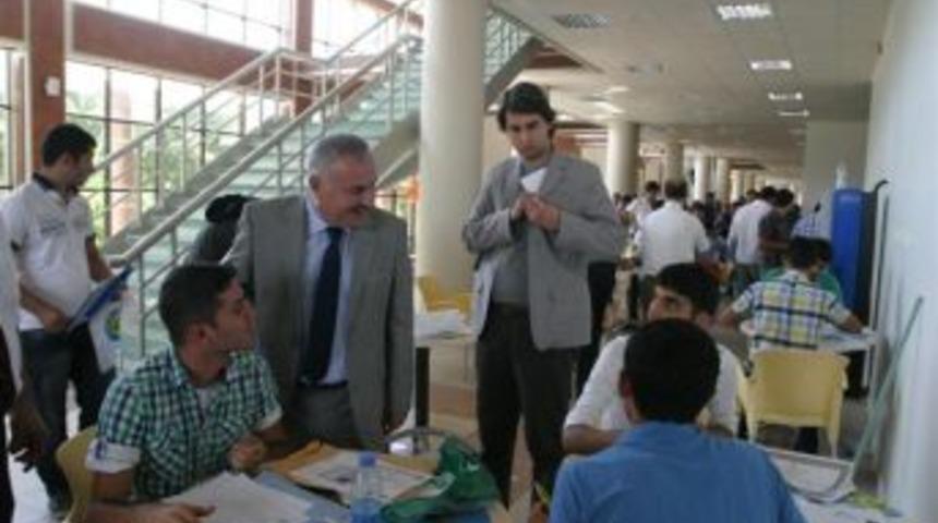 &Uuml;niversitede Kayıtlar Başladı