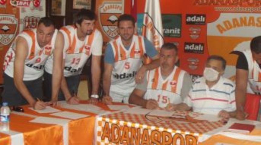 Adanaspor'da imzalar atıldı