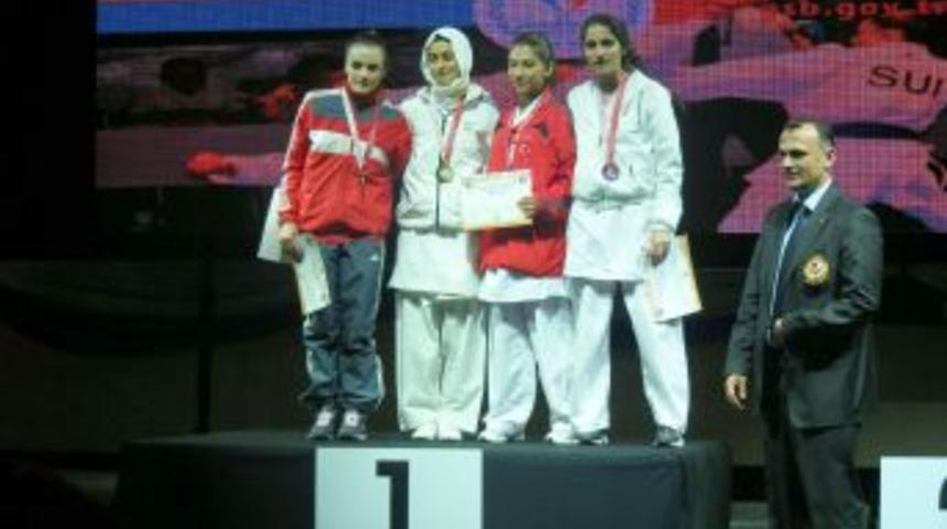 Karateciler K&uuml;rs&uuml;ye &Ccedil;ıktı