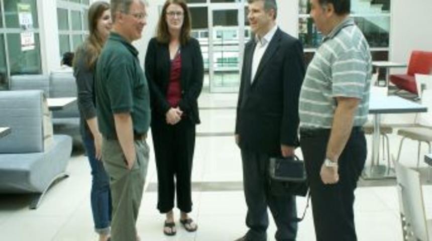 ABD'li Senat&ouml;rden Samanyolu Koleji Serhat Kamp&uuml;s&uuml;'ne Ziyaret