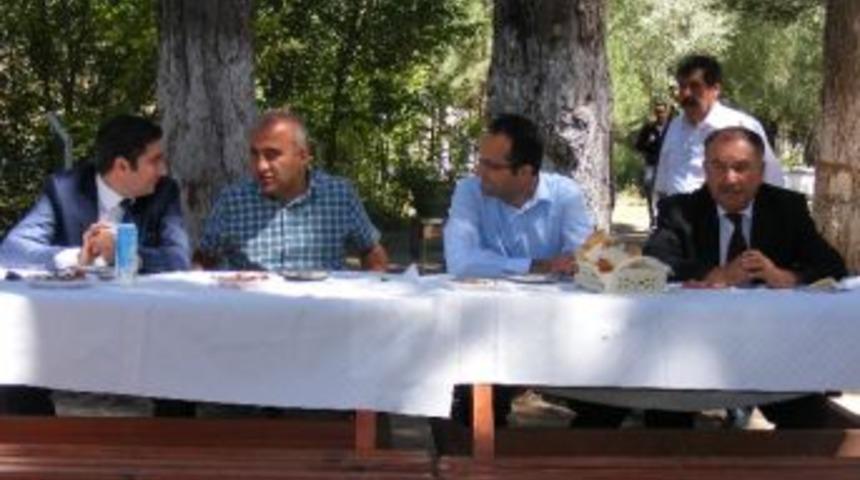 Altıntaş Kaymakamı Yaşar Aksanyar&rsquo;a Duygu Dolu Veda Yemeği