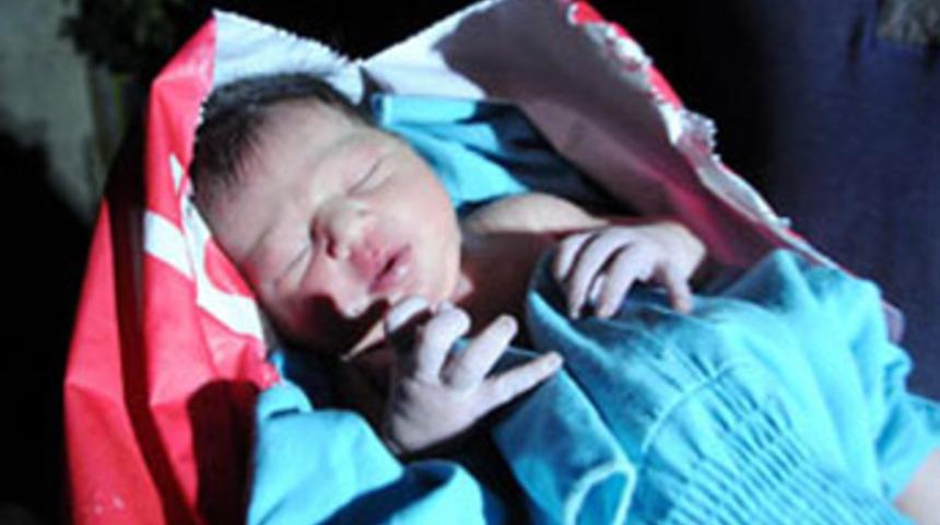 Poşetten bebek &ccedil;ıktı