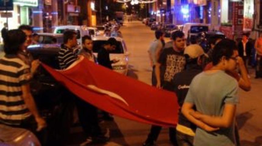 Şehitler İ&ccedil;in Y&uuml;r&uuml;mek İsteyen Gen&ccedil;lere Polis İzin Vermedi