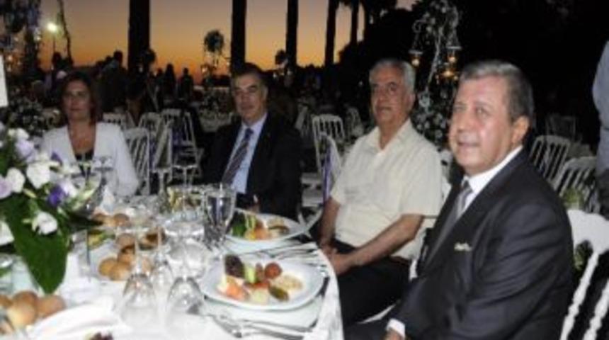 Aydınlı Parmaksız Ailesinin Mutlu G&uuml;n&uuml;