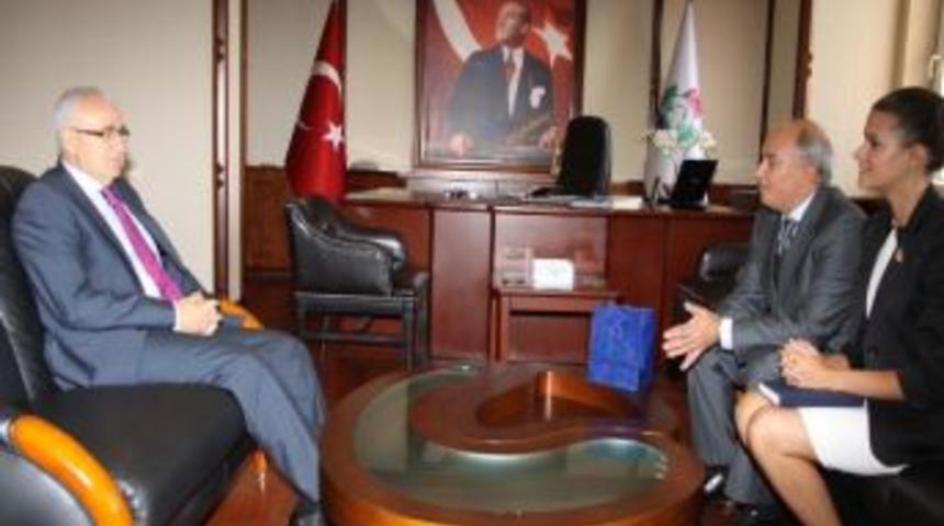 Rusya Federasyonu Trabzon Başkonsolosu Dmitry Talanov Rize Valisi &Ccedil;akır&rsquo;ı Makamında Ziyaret Etti