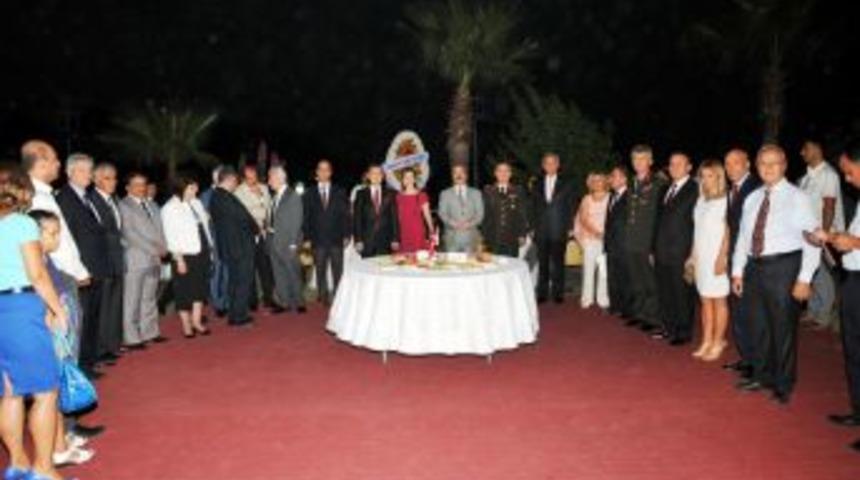 Adli yıla g&ouml;rkemli balo