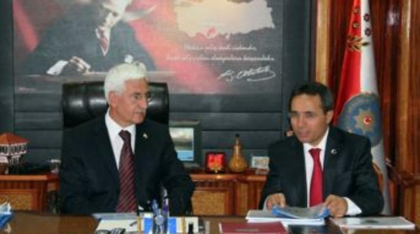 Vali Koca&rsquo;dan Emniyet Ve Km&uuml;&rsquo;ye Ziyaret