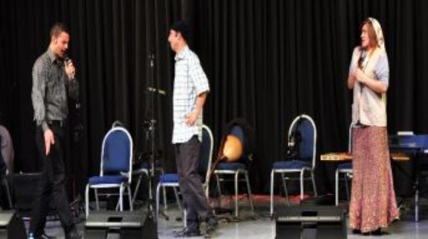 Nevra Ve Emre &Ccedil;ifti İ&ccedil;in Yardım Konseri D&uuml;zenlendi