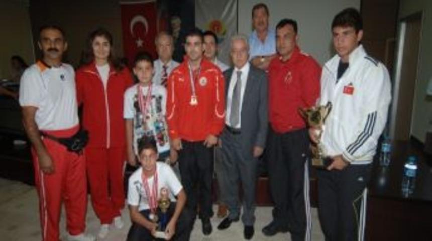 Boks&ouml;rlerden Aldırmaz&rsquo;a Teşekk&uuml;r