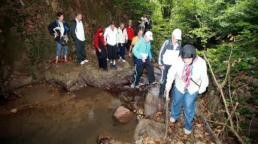 Karaosmanoğlu N&uuml;zhetiye'de Y&uuml;r&uuml;d&uuml;
