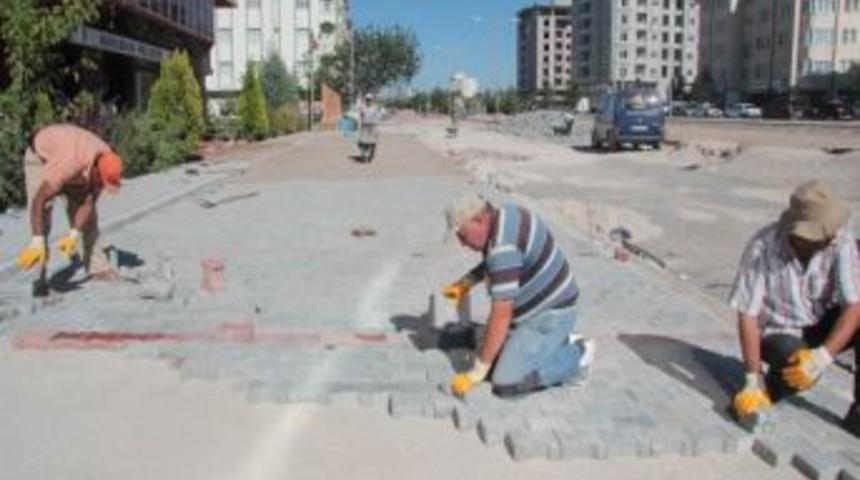 &Uuml;rg&uuml;p Caddesi&rsquo;ndeki Yol D&uuml;zenleme &Ccedil;alışmaları S&uuml;r&uuml;yor