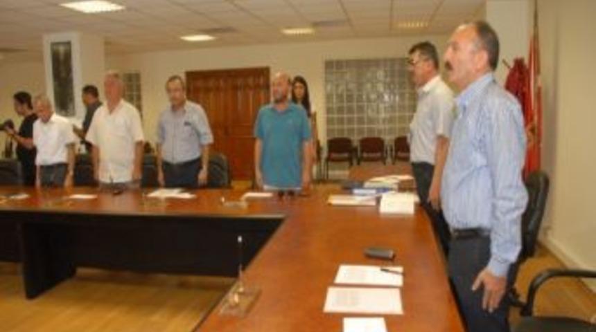 Fethiye Belediye Meclis &Uuml;yelerinden Şehitlere Saygı